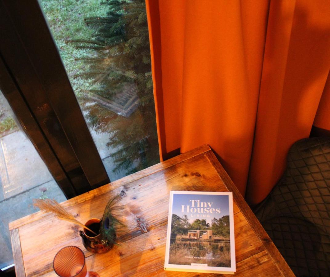 Tiny House In De Boomgaard Bed & Breakfast Stad aan 't Haringvliet Bagian luar foto
