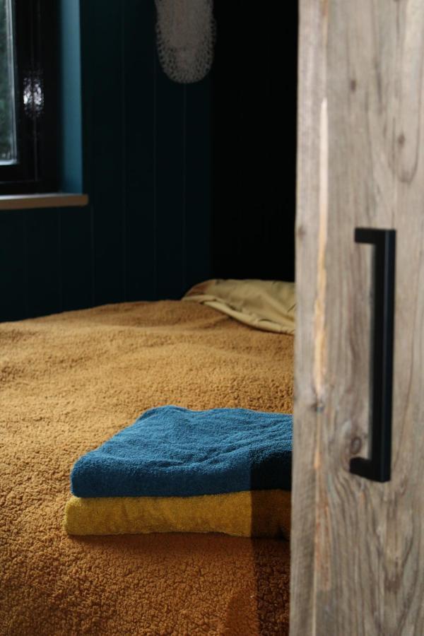 Tiny House In De Boomgaard Bed & Breakfast Stad aan 't Haringvliet Bagian luar foto