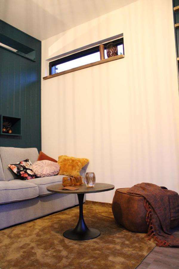 Tiny House In De Boomgaard Bed & Breakfast Stad aan 't Haringvliet Bagian luar foto