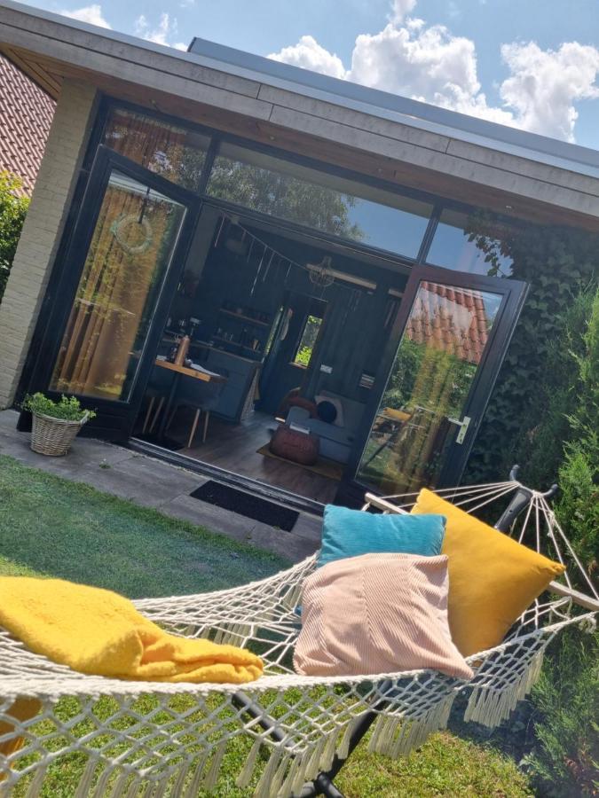 Tiny House In De Boomgaard Bed & Breakfast Stad aan 't Haringvliet Bagian luar foto